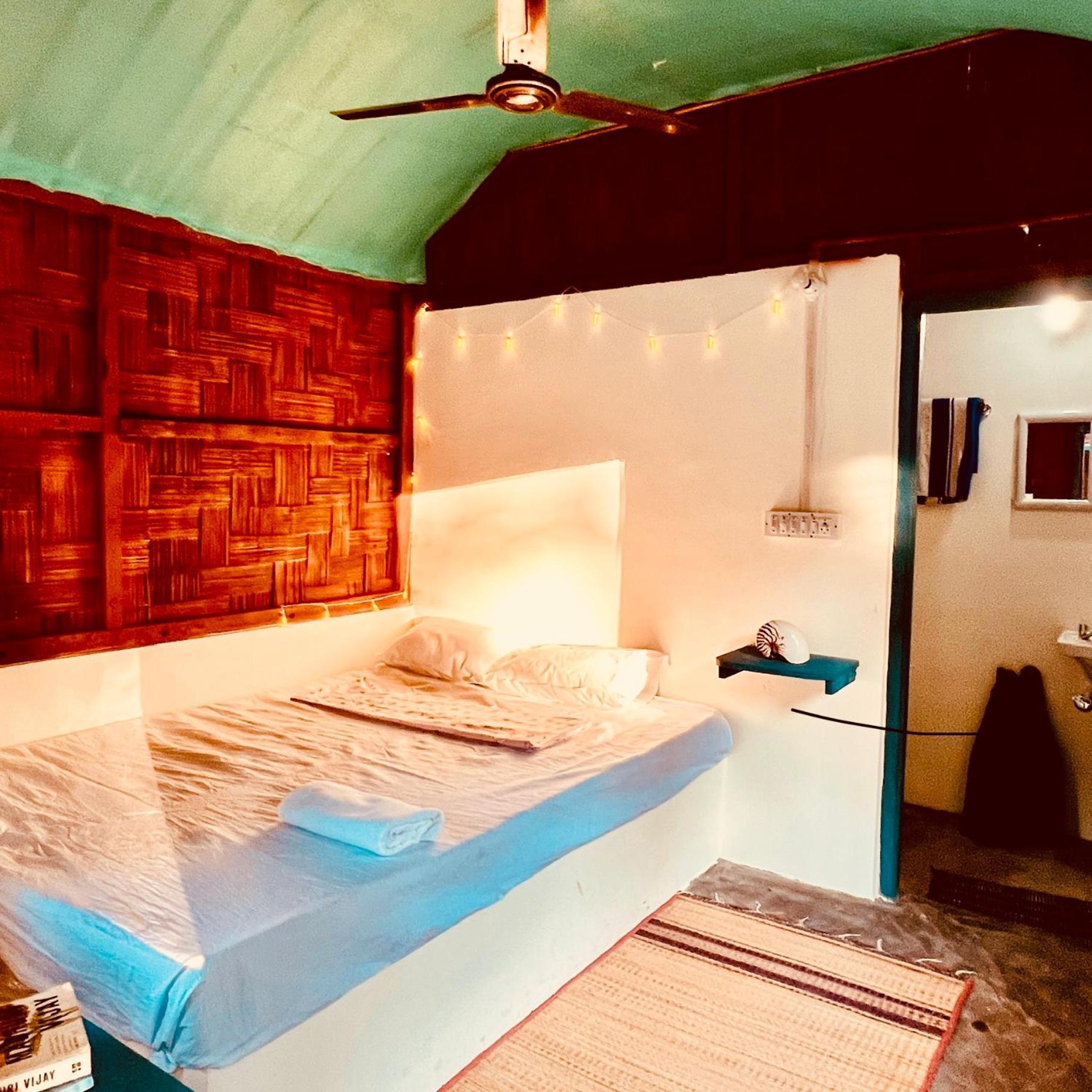 Blue Sea Restaurant & Bungalows Sitapur エクステリア 写真