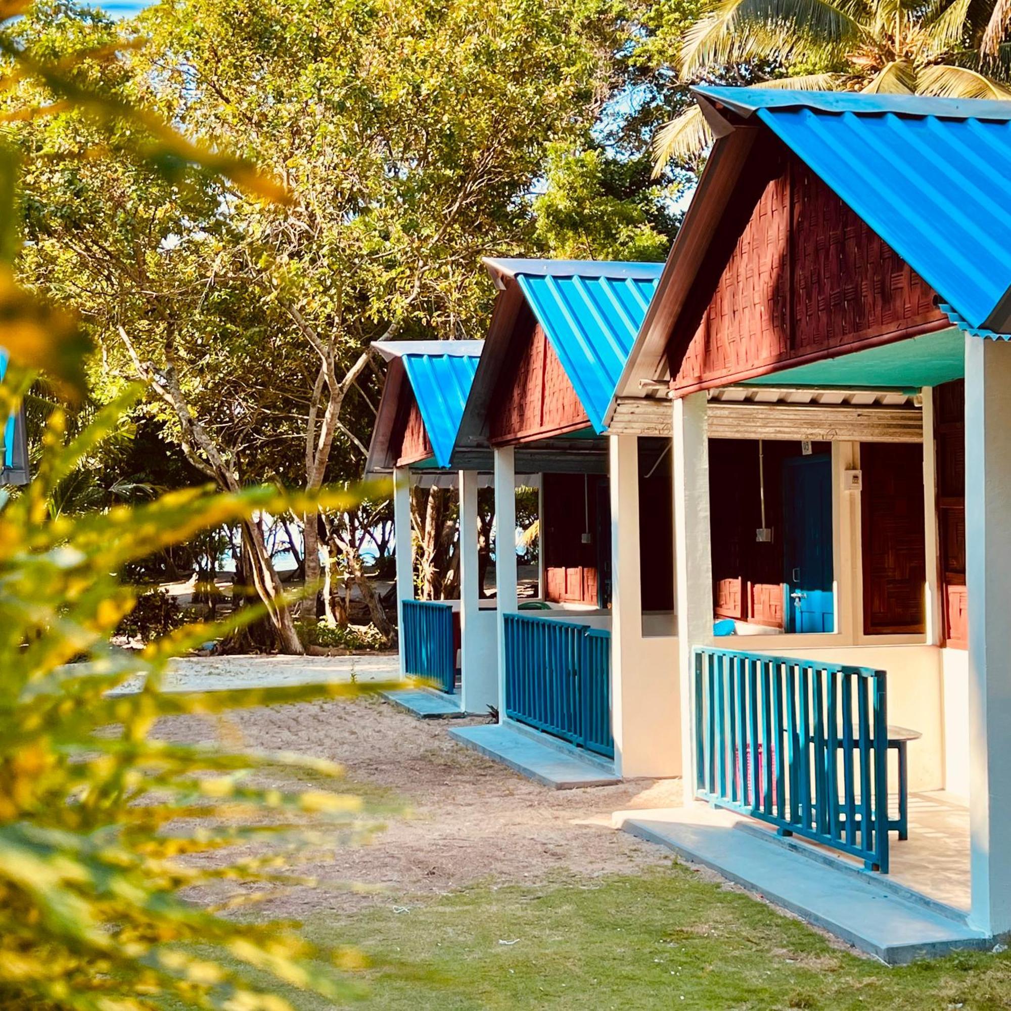 Blue Sea Restaurant & Bungalows Sitapur エクステリア 写真