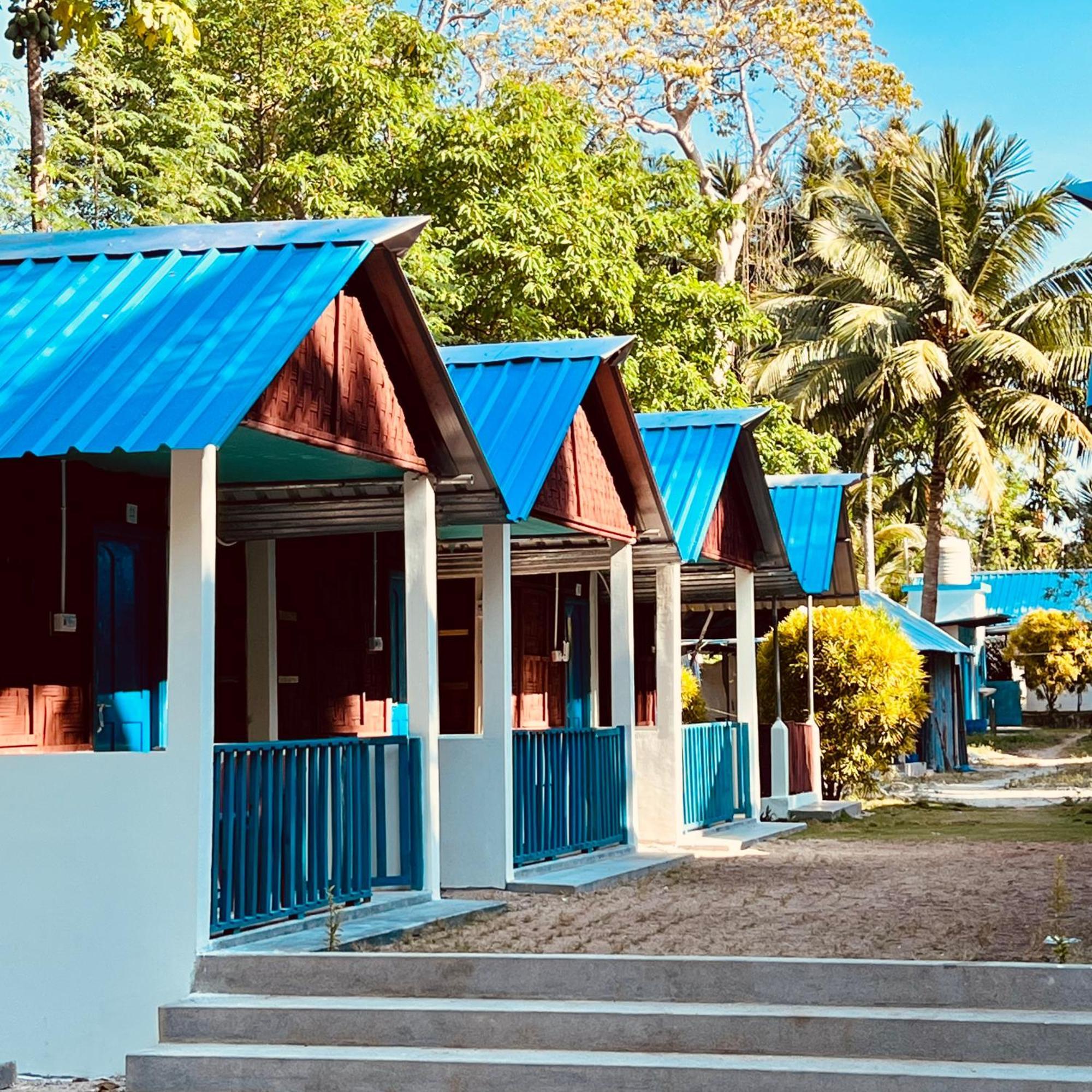 Blue Sea Restaurant & Bungalows Sitapur エクステリア 写真