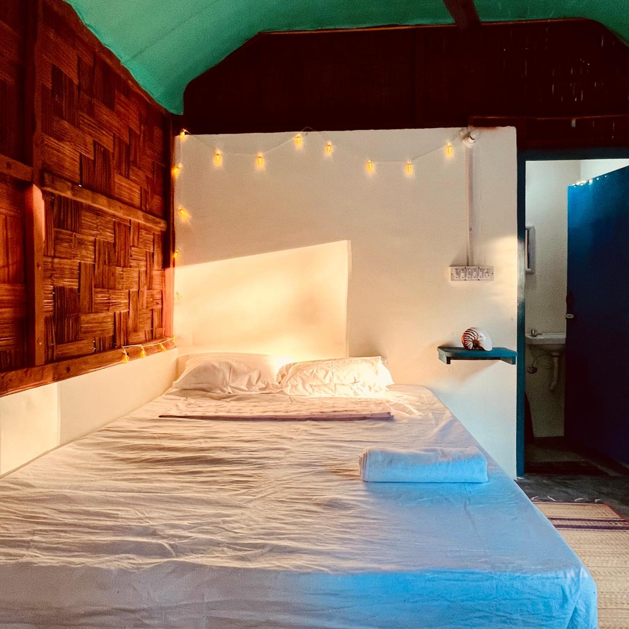 Blue Sea Restaurant & Bungalows Sitapur エクステリア 写真