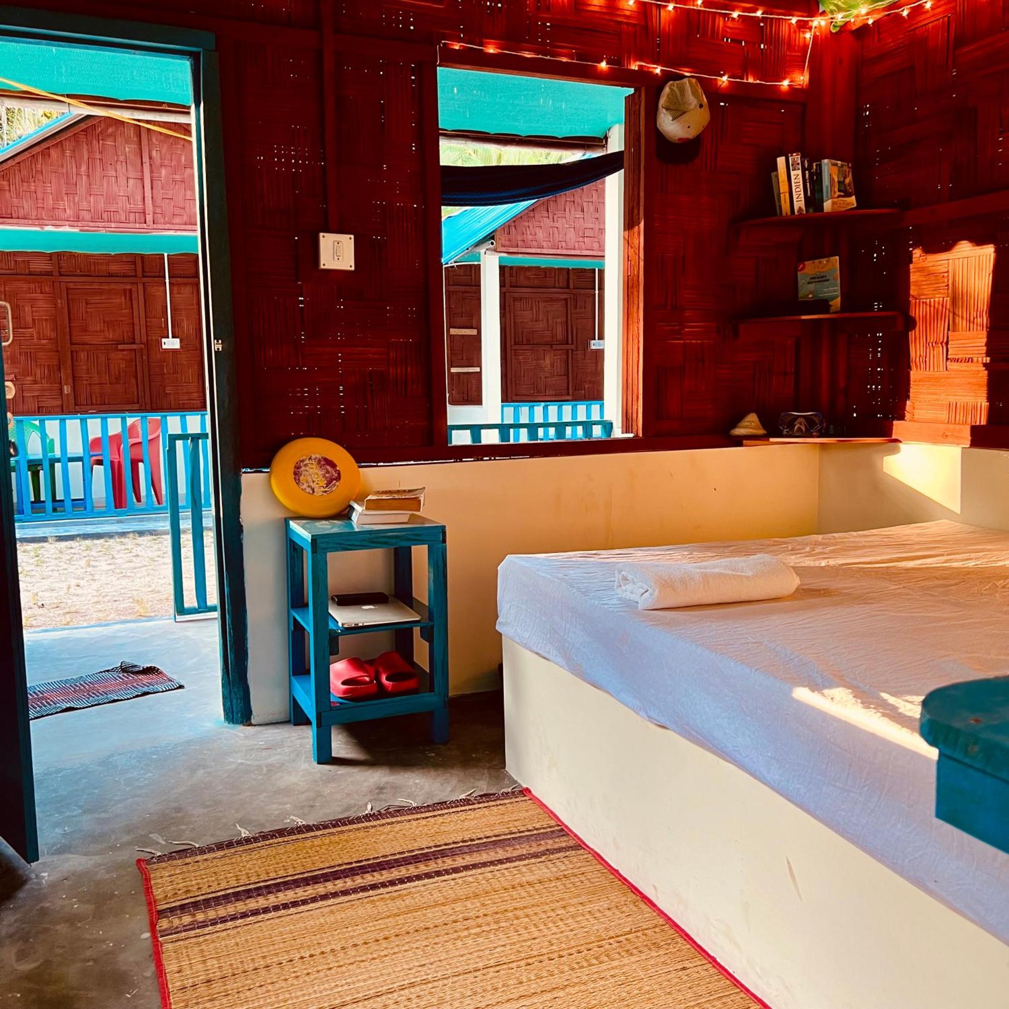 Blue Sea Restaurant & Bungalows Sitapur エクステリア 写真