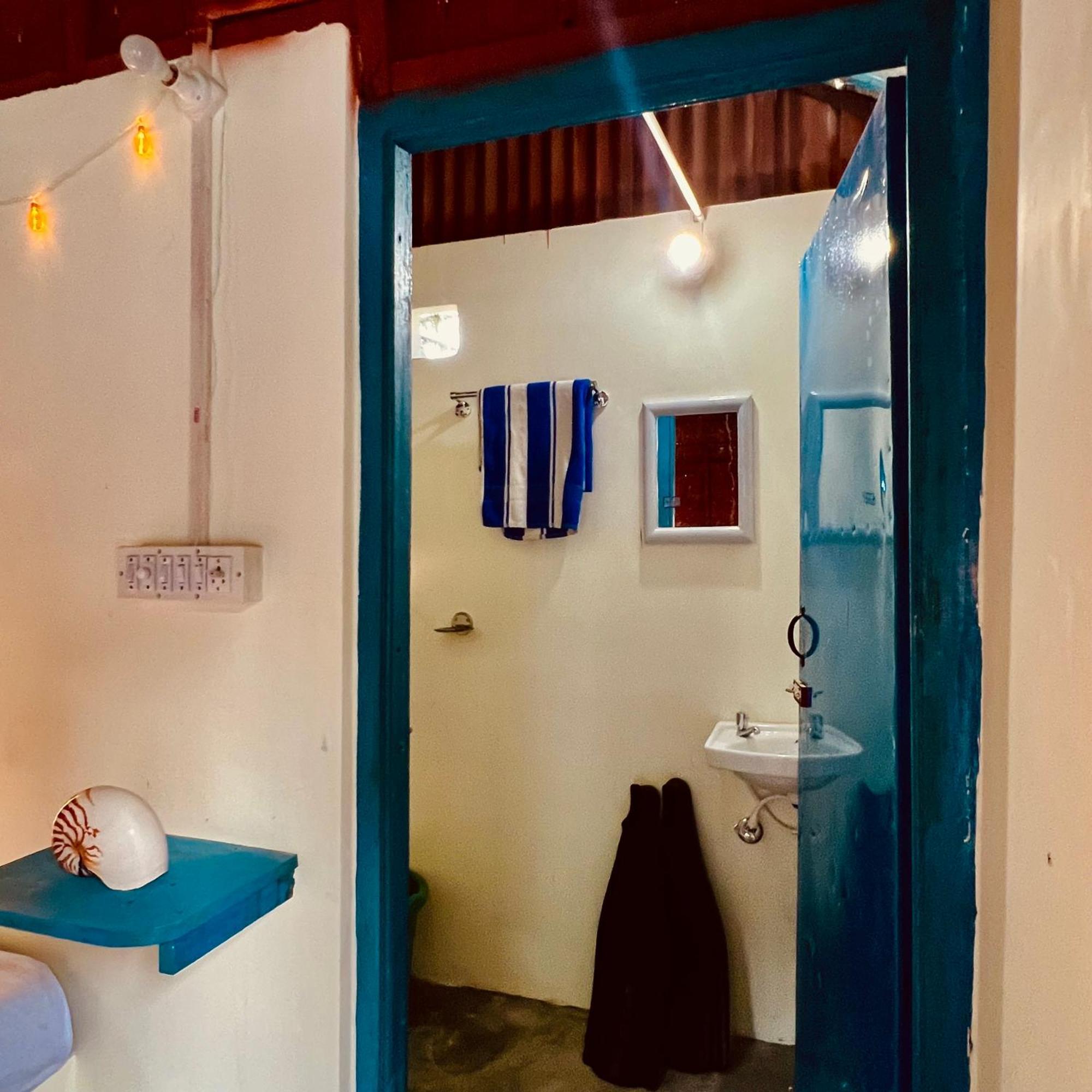 Blue Sea Restaurant & Bungalows Sitapur エクステリア 写真