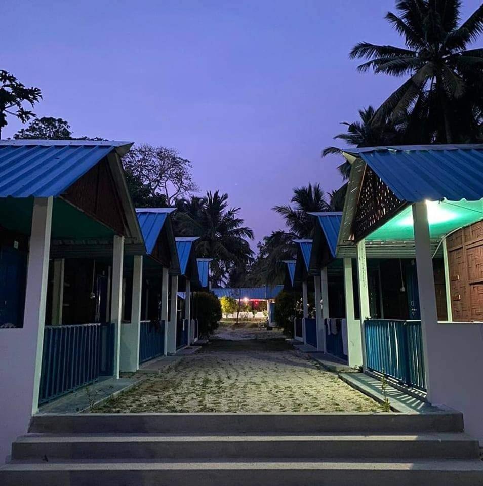 Blue Sea Restaurant & Bungalows Sitapur エクステリア 写真